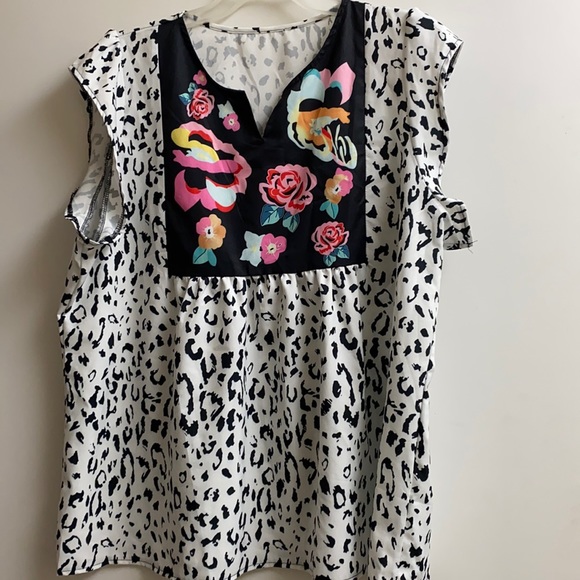 Tops - Size 2XL black/white floral detail with animal print sleeveless tunic top